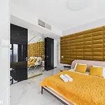W Sky Tower Apartment *